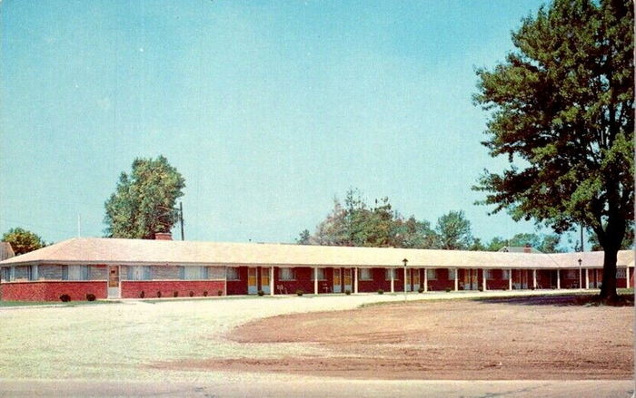 Standish Motel - Vintage Postcard